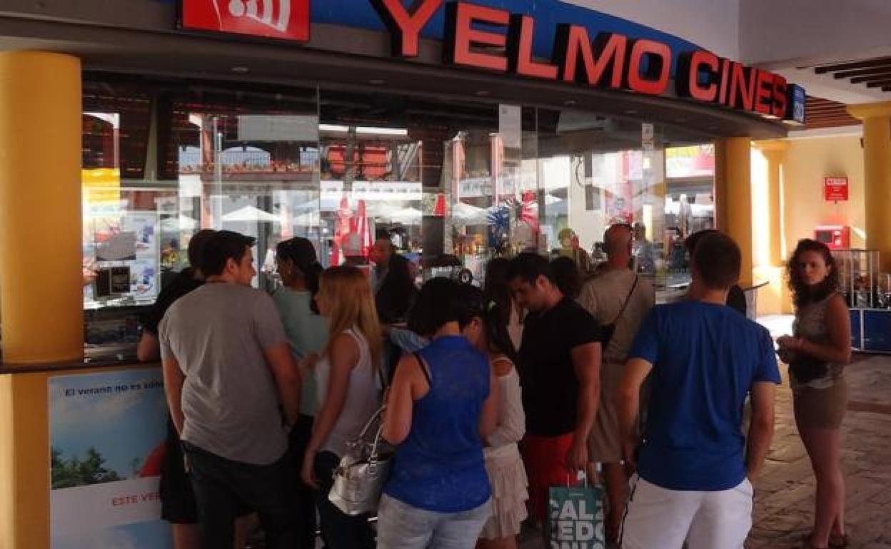 Multan a Yelmo Cines con 25.000 euros por impedir el acceso con alimentos del exterior