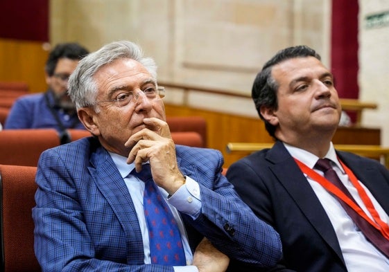 Francisco Sánchez Zamorano, este miércoles en la tribuna del Parlamento.
