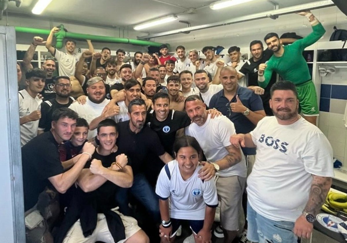 Jugadores y directivos de El Palo.