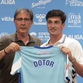 Loren posa junto Dotor este jueves en la presentación del futbolista cedido por el Celta.