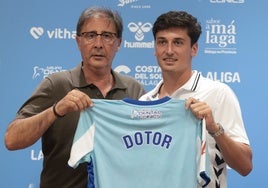 Loren posa junto Dotor este jueves en la presentación del futbolista cedido por el Celta.