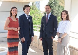 Lourdes, Miguel, Ángela y José posan para este reportaje, en la sede de SUR.