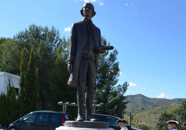 Estatua a Bernardo de Gálvez en Macharaviaya, una de las obras recientes de Pimentel en la provincia.