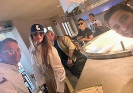 Jennifer López, con José y Pablo Sánchez de Los Marinos José.