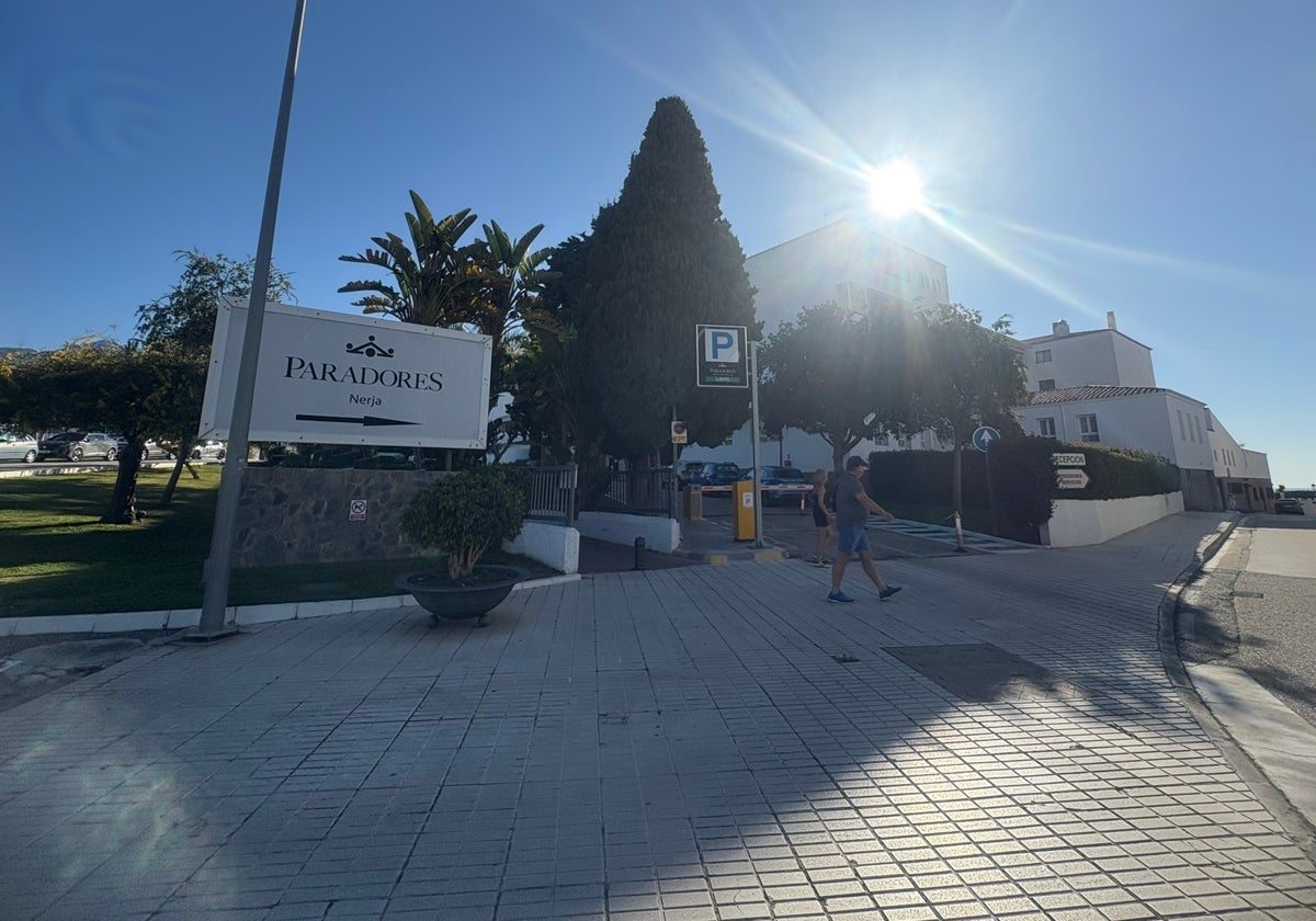 Fachada principal del Parador de Turismo de Nerja.