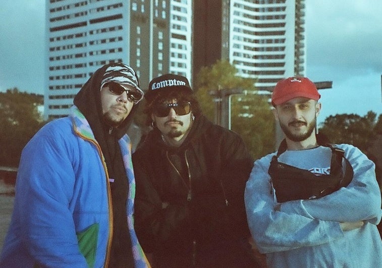 SpokSponha, Eddie Cooperman y Sceno Mclane en la azotea de SUR.