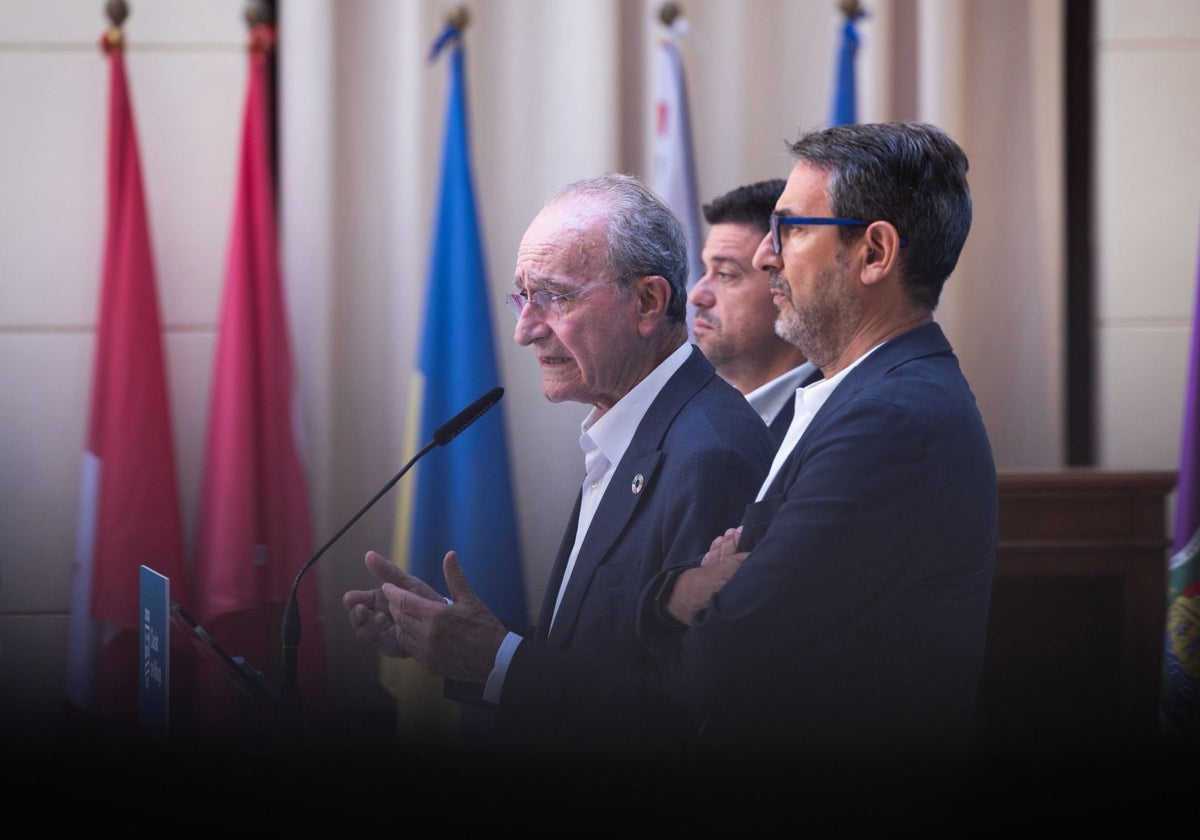 Francisco de la Torre, Cristóbal Ortega y Carlos García, ayer en el momento de la renuncia.