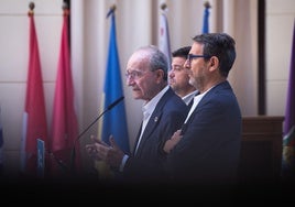 Francisco de la Torre, Cristóbal Ortega y Carlos García, ayer en el momento de la renuncia.