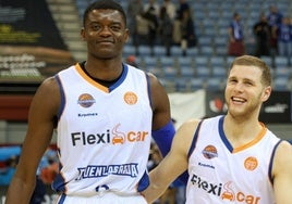 Yannick Nzosa, junto a su compañero McGrew en el Flexicar Fuenlabrada.
