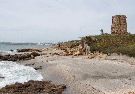 Playa y torre de Punta Chullera.