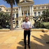 Antonio Alcázar, a las puertas del Ayuntamiento de Málaga, este lunes.