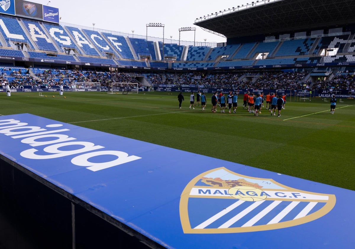 Imagen interior de La Rosaleda en un entrenamiento con público.