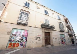 Palacio de Valdeflores, en la calle Carretería, donde el movimiento feminista ha convocado una concentración para reclamar que siga siendo la sede del Servicio Provincial de la Mujer.