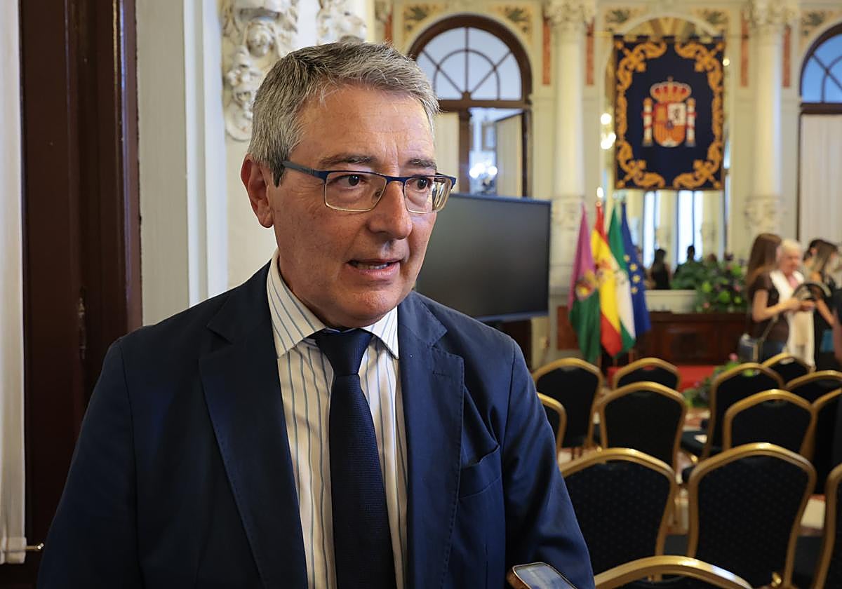 Salado no se decanta por una ubicación para La Rosaleda: «Tiene que ser un estadio moderno»