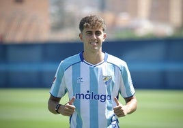 Adrián Niño, en el Anexo de La Rosaleda en su presentación como nuevo jugador del Málaga.
