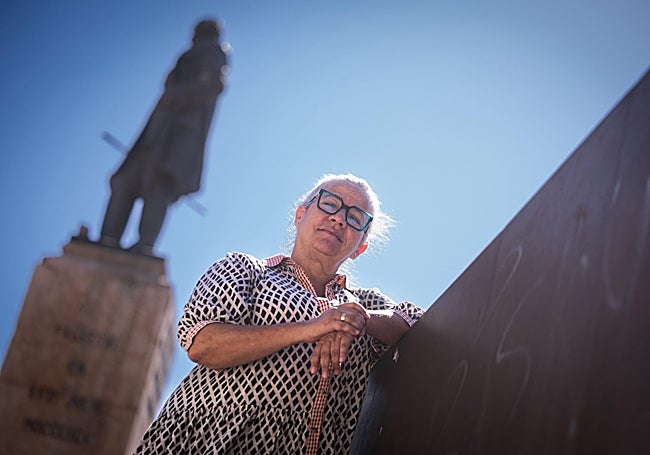 Aunque no le gusta el fútbol, Silvia creció entre balones y partidos ya que su padre fue el ídolo malaguista Aráez.