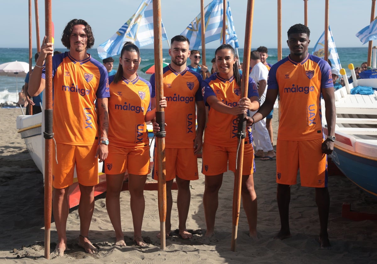 La tercera equipación del Málaga, naranja y azul e inspirada en el Mediterráneo