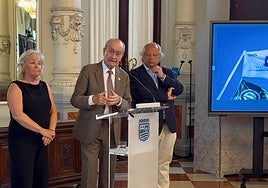 El alcalde, Francisco de la Torre, durante su intervención este viernes.