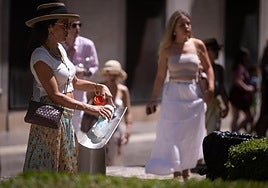 La botella de agua, un accesorio imprescindible durante el día de hoy.
