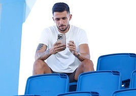 Nelson, el la grada de La Academia, durante el Málaga-Antequera.