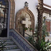Tumba del Tempranillo en el patio de la iglesia de Alameda.