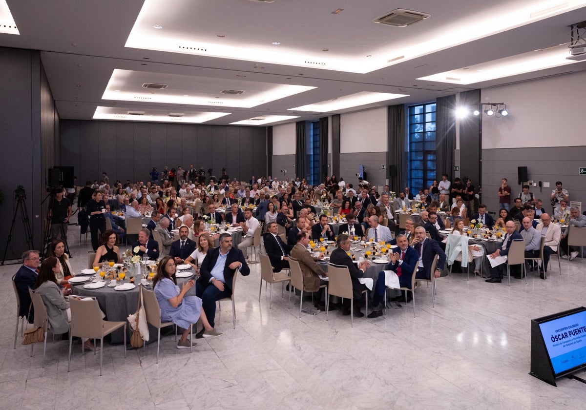 Asistentes en el salón donde se ha celebrado el foro celebrado en el hotel NH de la capital.