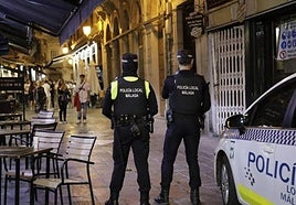 Imagen de archivo de policías locales en el Centro de Málaga.