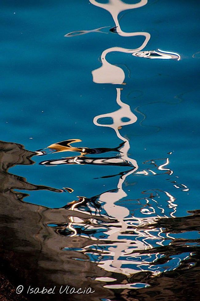 'Flecha de Zeus', de la serie de la artista mexicana en las que juega con los reflejos de la realidad.