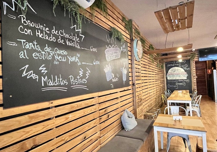 El restaurante ha mantenido su aspecto, sólo han cambiado las pizarras.