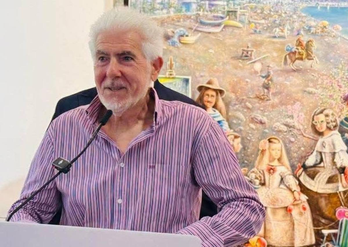 Imagen secundaria 1 - El doctor Parra el día de la imposición de su nombre al consultorio sanitario de Benalauría. Bernardo de Gálvez ya tiene su sello homenajeAntonio Hidalgo.