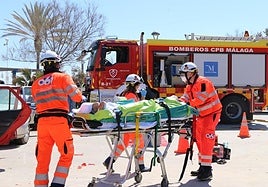 Imagen de archivo de una actuación del 061 y el Consorcio Provincial de Bomberos en Málaga.