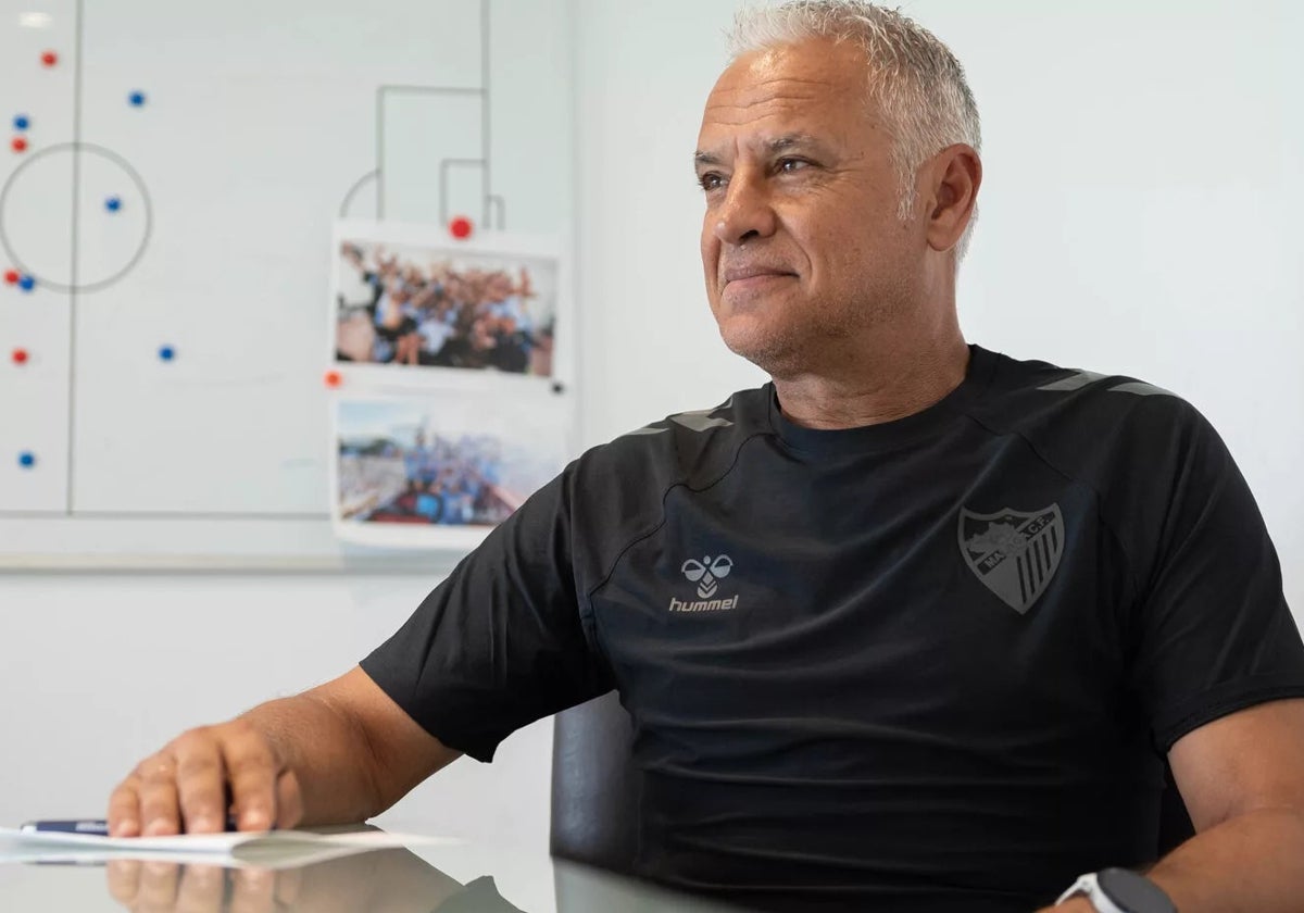 Pellicer, en su despacho de La Rosaleda.