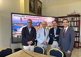 Javier Ulecia, Francisco de la Torre, Miguel del Cañizo y Tomás Palacios, de izquierda a derecha, en el Ayuntamiento.