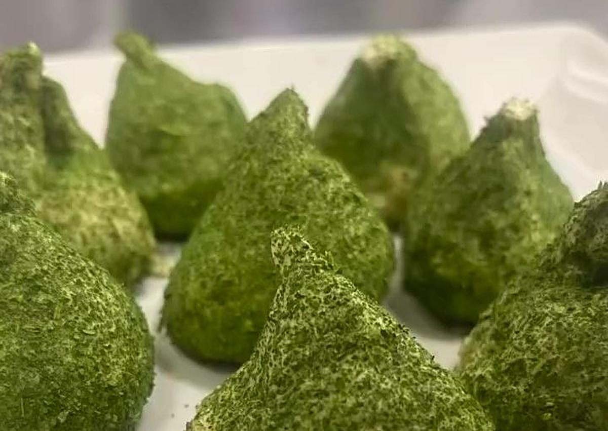 Imagen secundaria 1 - El chef de la castaña saca partido también a las hojas y a las flores en la provincia de Málaga