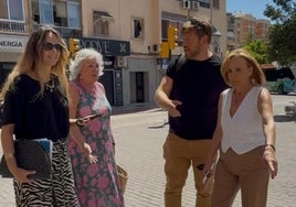 Yolanda Gómez (Vox), Teresa Porras (PP), Nico Sguiglia (Con Málaga) y Begoña Medina (PSOE) en la excursión/experimento para ver si las calles están limpias la semana pasada.