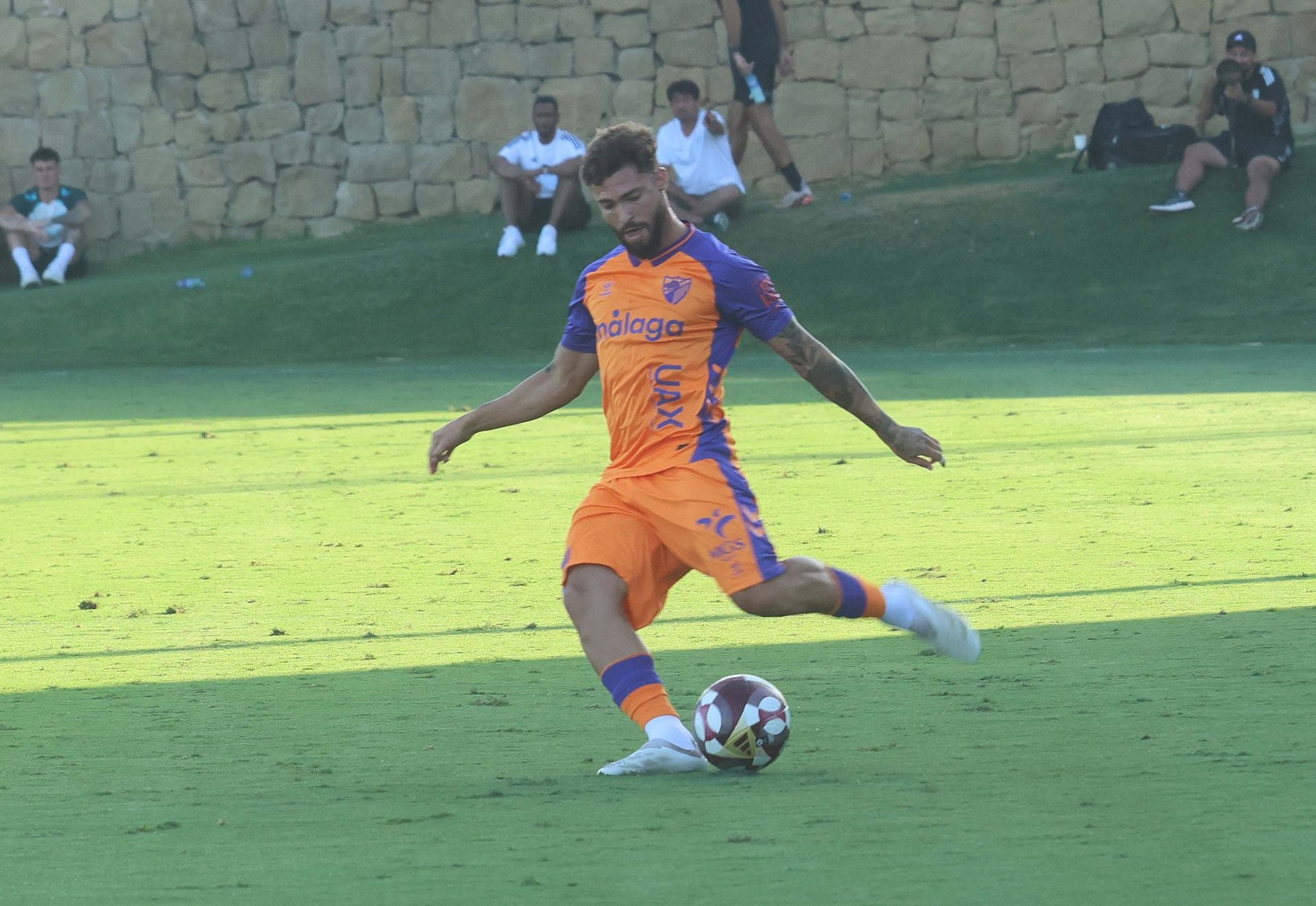 El partido entre Málaga y el Al-Wakrah en Marbella, en imágenes