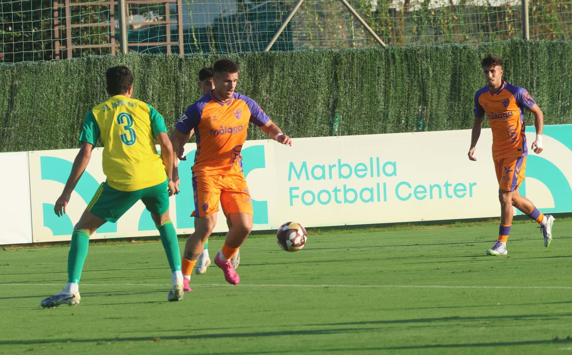 El partido entre Málaga y el Al-Wakrah en Marbella, en imágenes