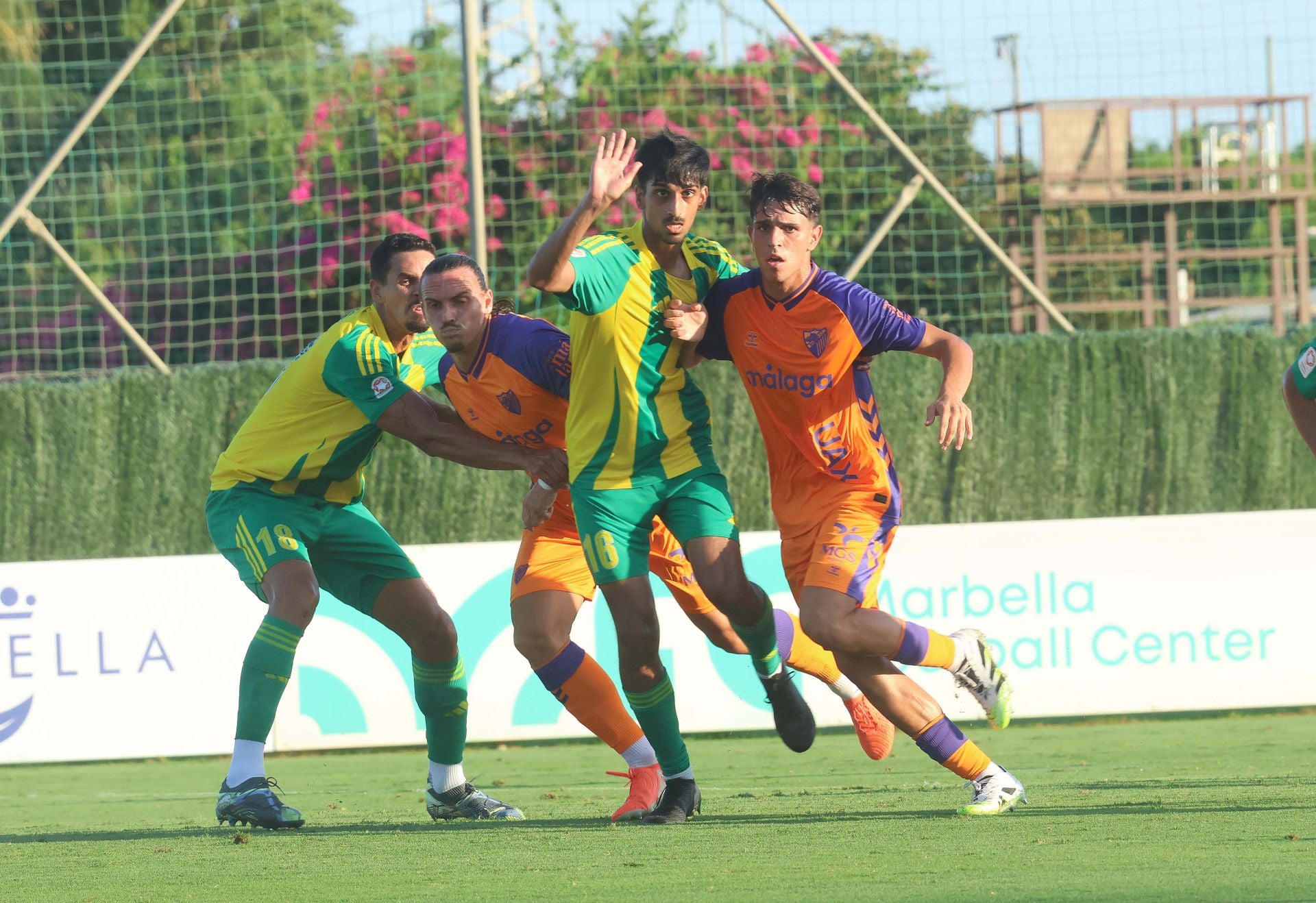El partido entre Málaga y el Al-Wakrah en Marbella, en imágenes