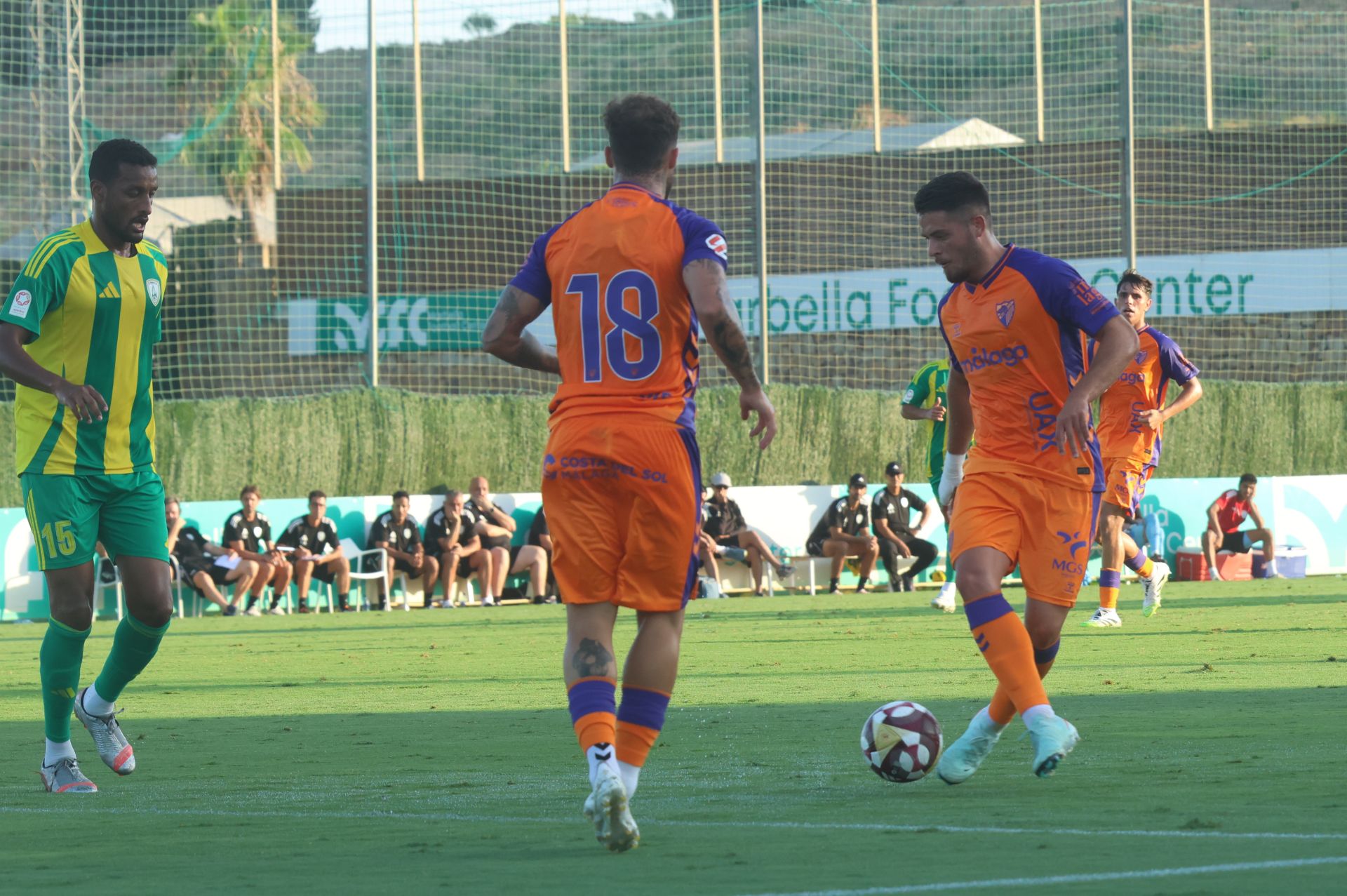 El partido entre Málaga y el Al-Wakrah en Marbella, en imágenes