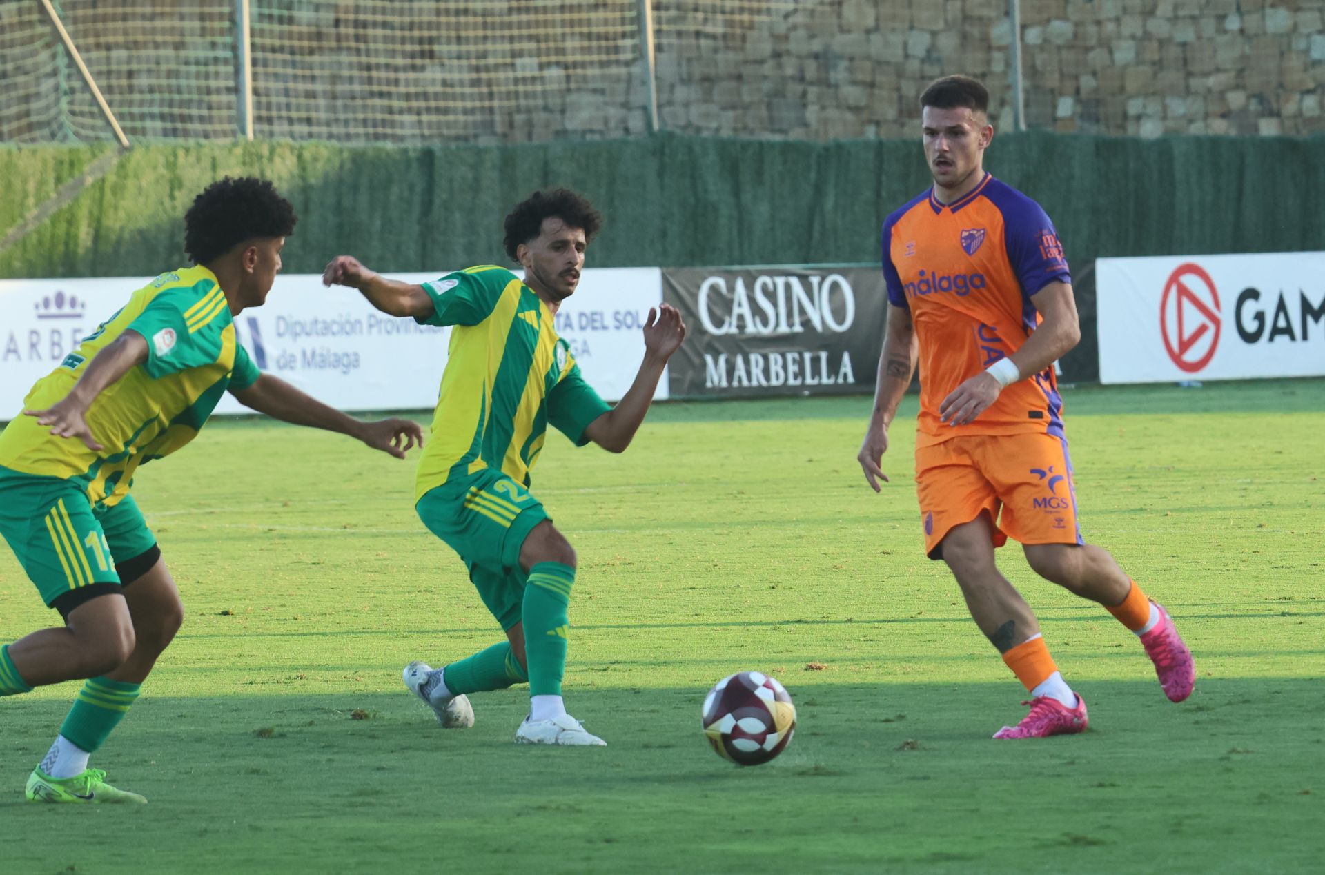 El partido entre Málaga y el Al-Wakrah en Marbella, en imágenes