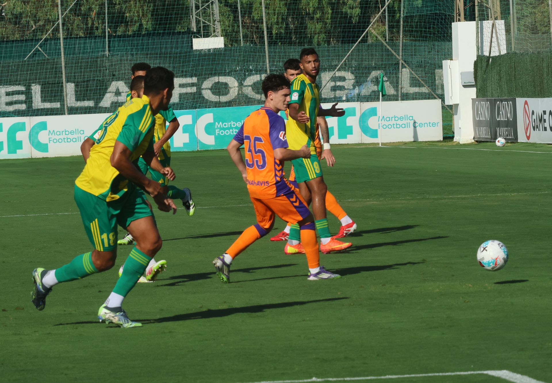 El partido entre Málaga y el Al-Wakrah en Marbella, en imágenes