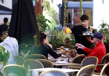 El sector servicios, sobre todo comercio, hostelería y transporte, es el que más aporta al PIB andaluz y también al español.