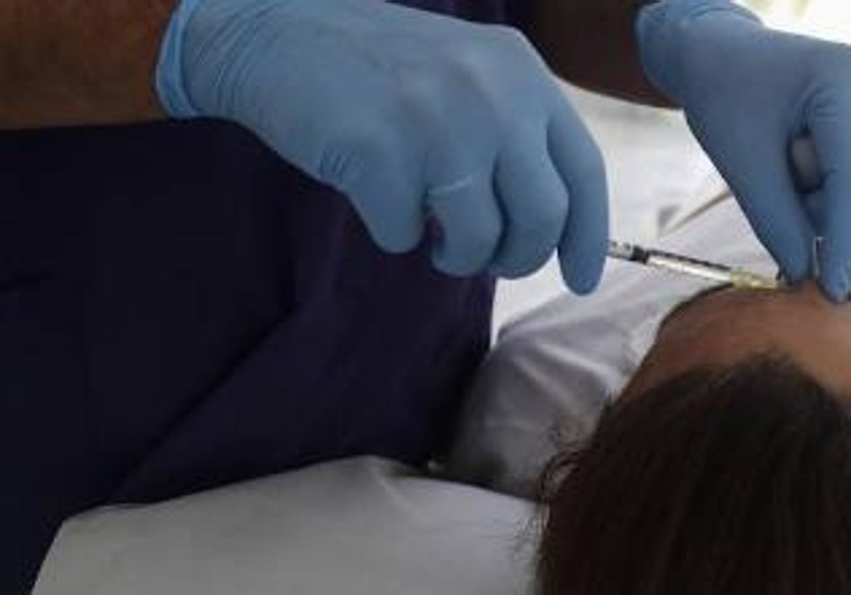 Marina, víctima de la falsa clínica estética de Fuengirola: «No me causó una necrosis facial de milagro, me dejó desfigurada»