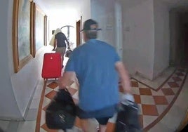 Así robaban dos ladrones expertos detenidos por actuar en apartamentos turísticos en Marbella