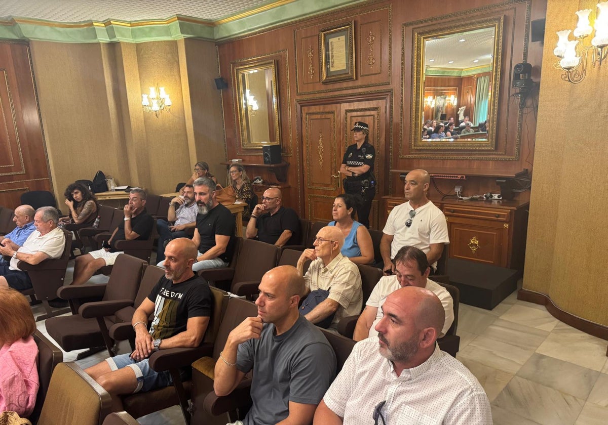 Los trabajadores de Avanza fueron el pasado pleno al Ayuntamiento.