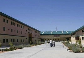 Imagen de archivo del patio del centro penitenciario de Sevilla 2 en Morón de la Frontera