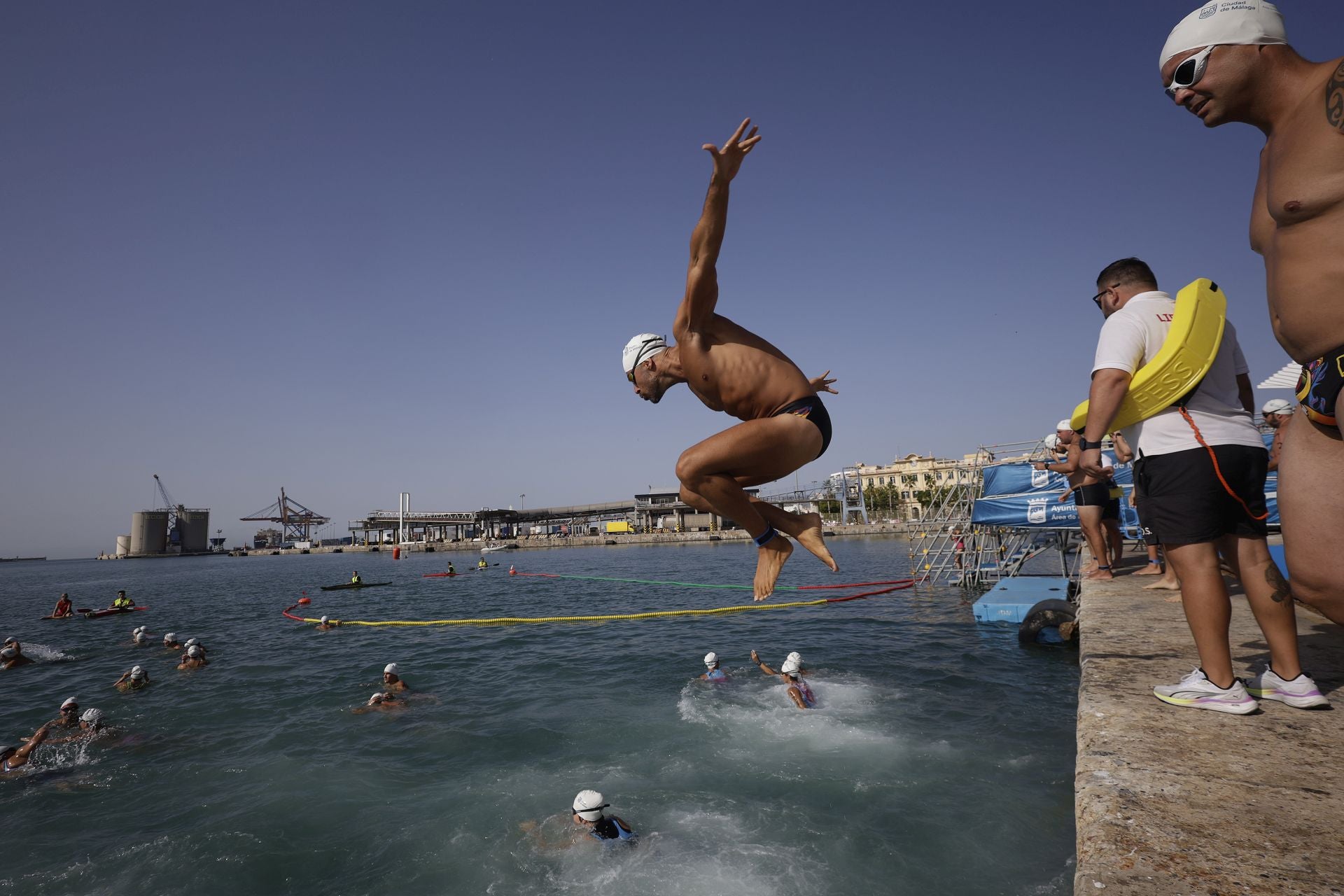 Travesía a nado del puerto, edición 65: más que un deporte, un estilo de vida
