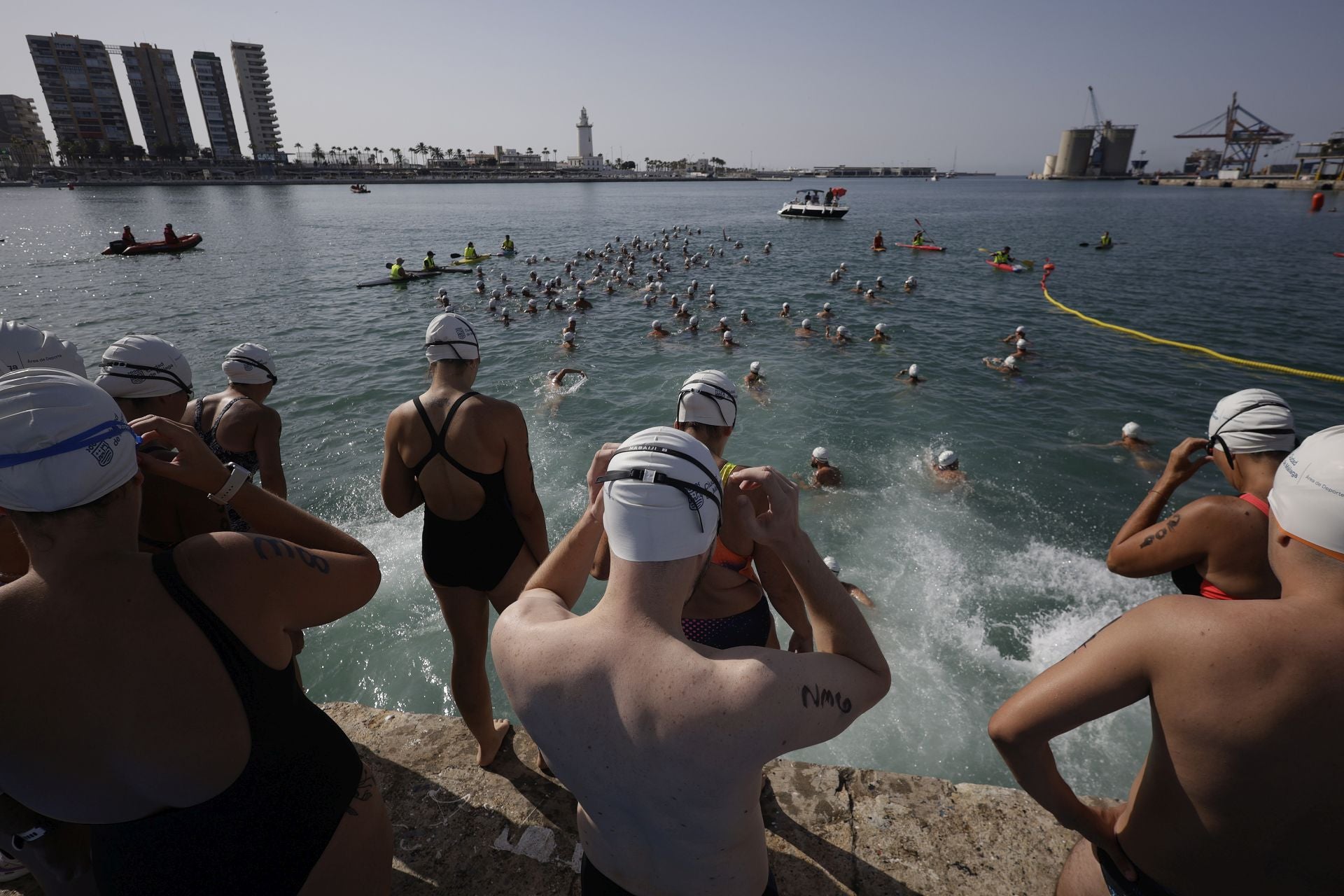 Travesía a nado del puerto, edición 65: más que un deporte, un estilo de vida