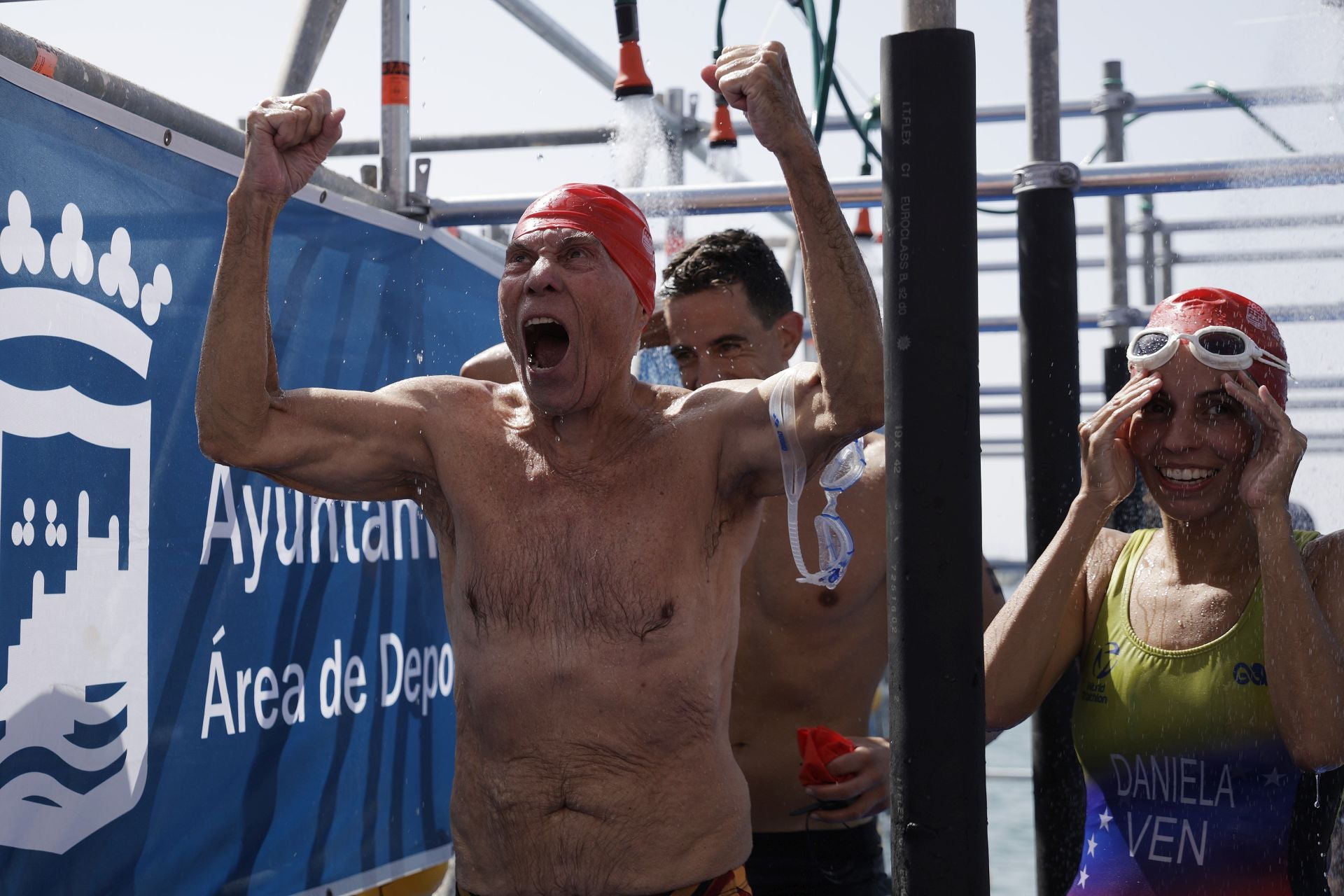 Travesía a nado del puerto, edición 65: más que un deporte, un estilo de vida