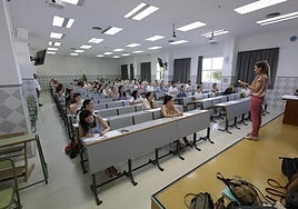 Profesores en Andalucía: publicados los destinos provisionales para el curso 2025-2026 para interinos, funcionarios en prácticas y comisiones intercomunitarias